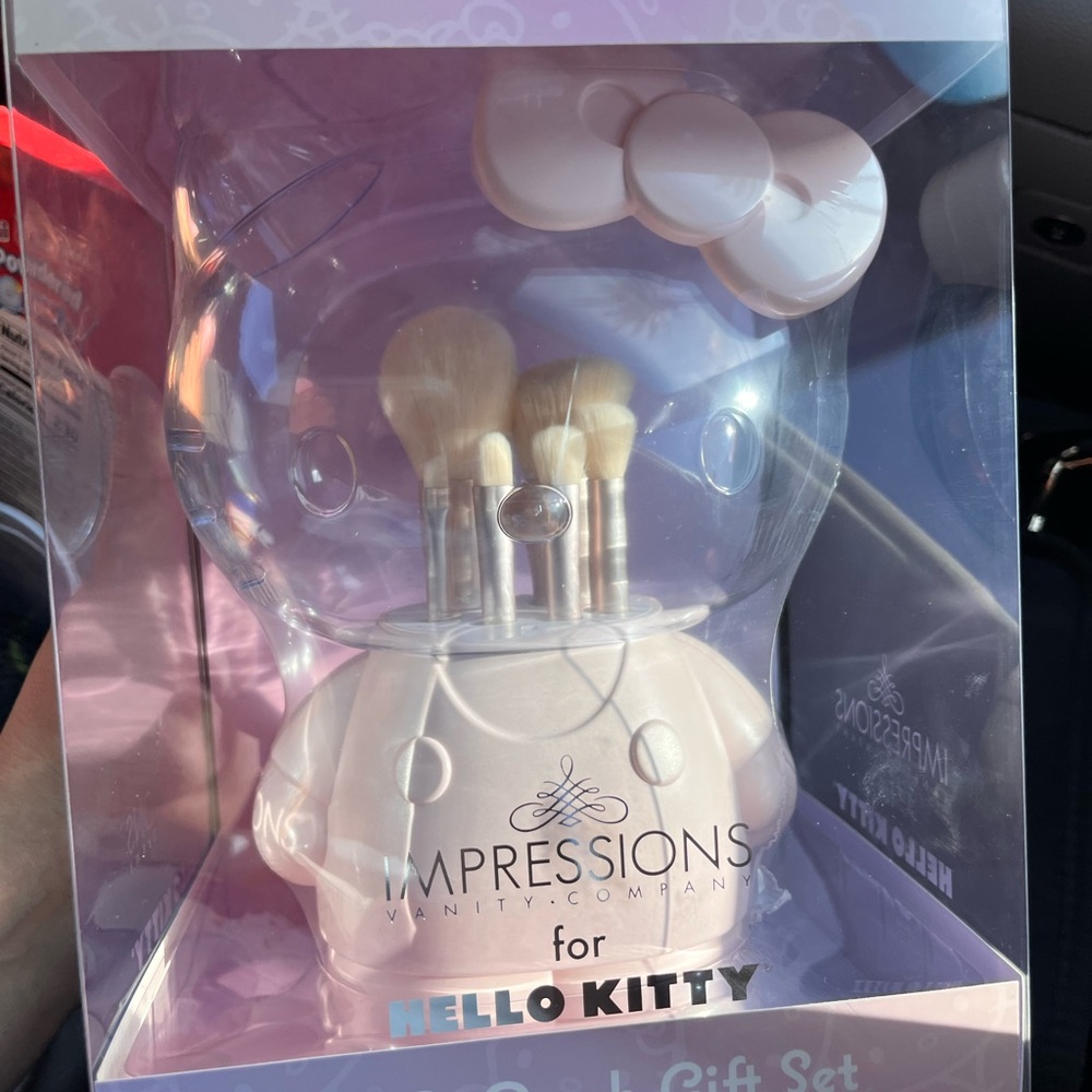 Impressions Pink Hello Kitty Bear Makeup Brush Set - Picture 2 of 4